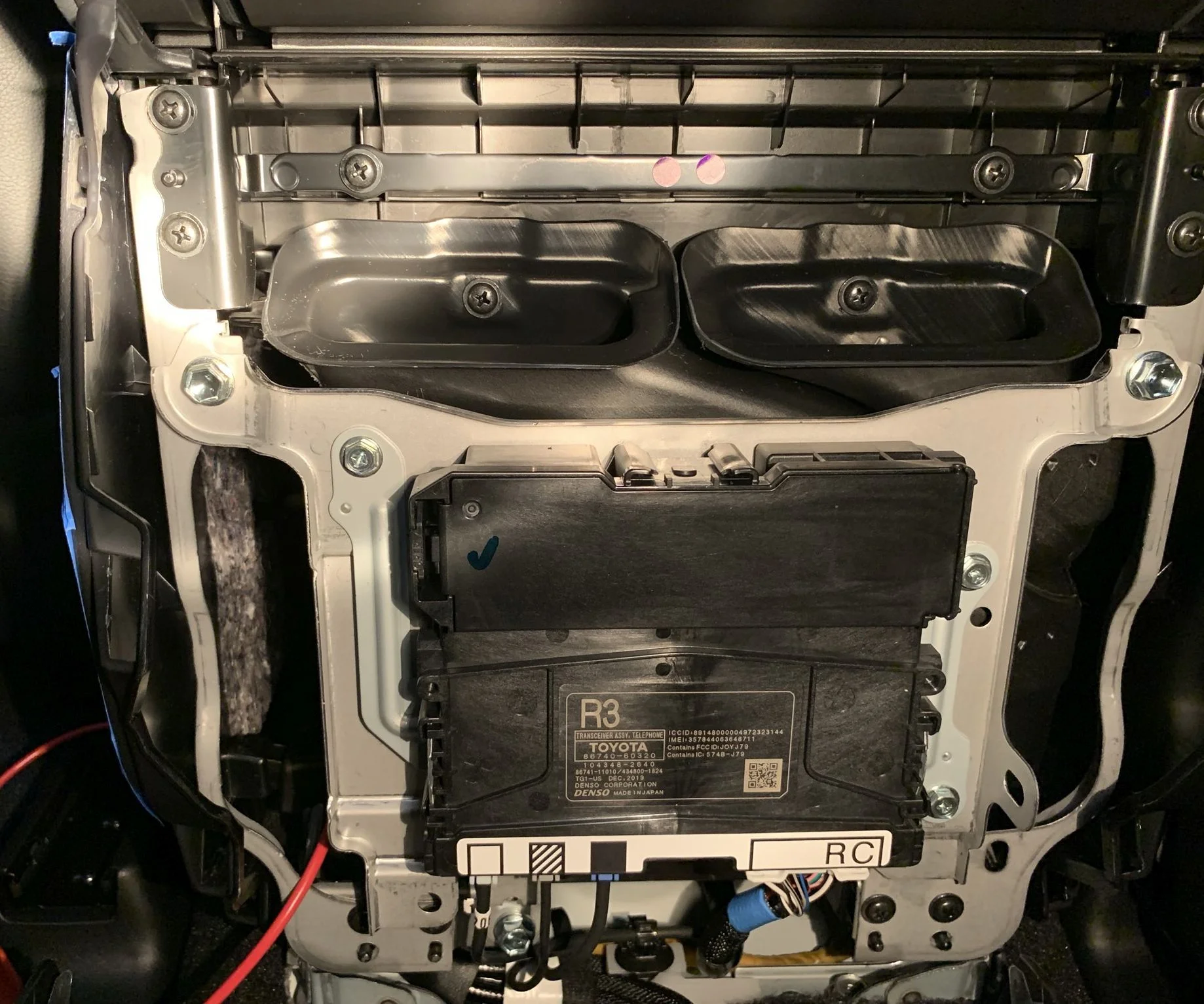 Rear Console Cover Off.jpg