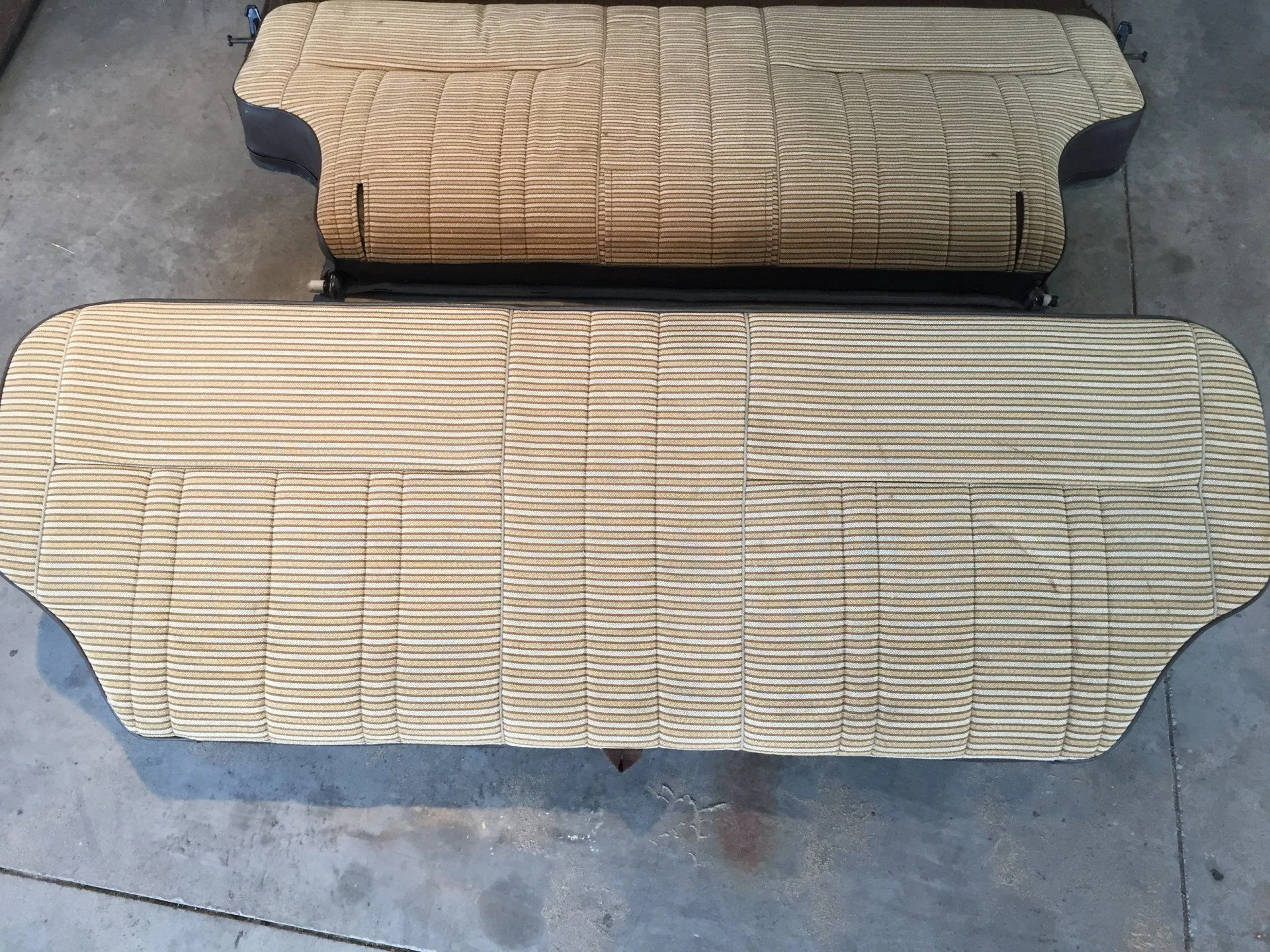 Rear seat