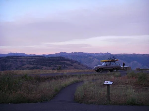 Rig on rim of Hells Canyon in Oregon