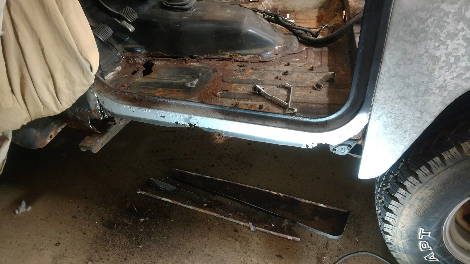 Rocker panel removed2