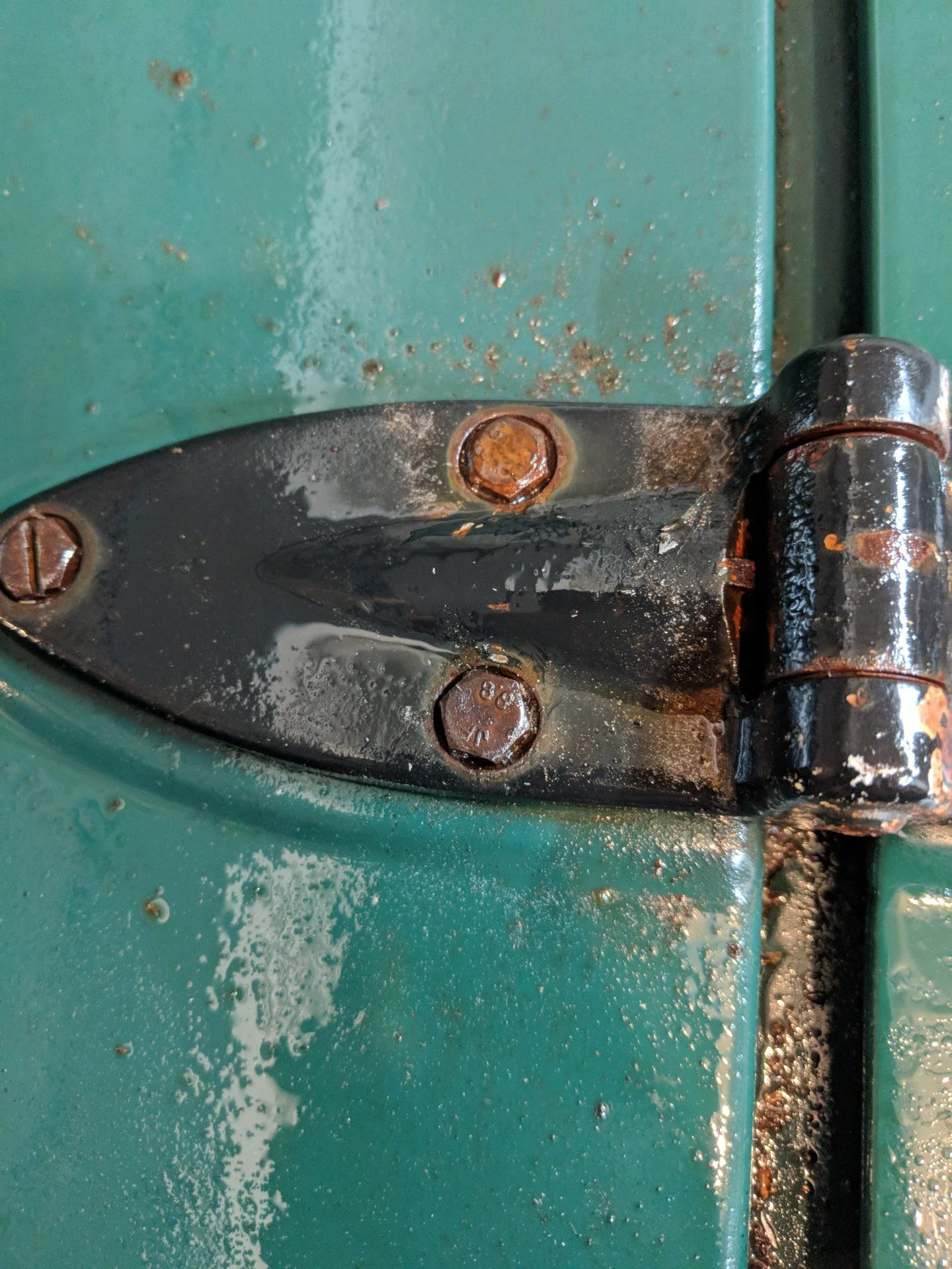Rusty hood bolts1