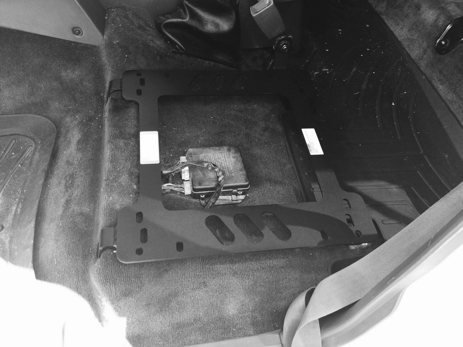 Seat bracket