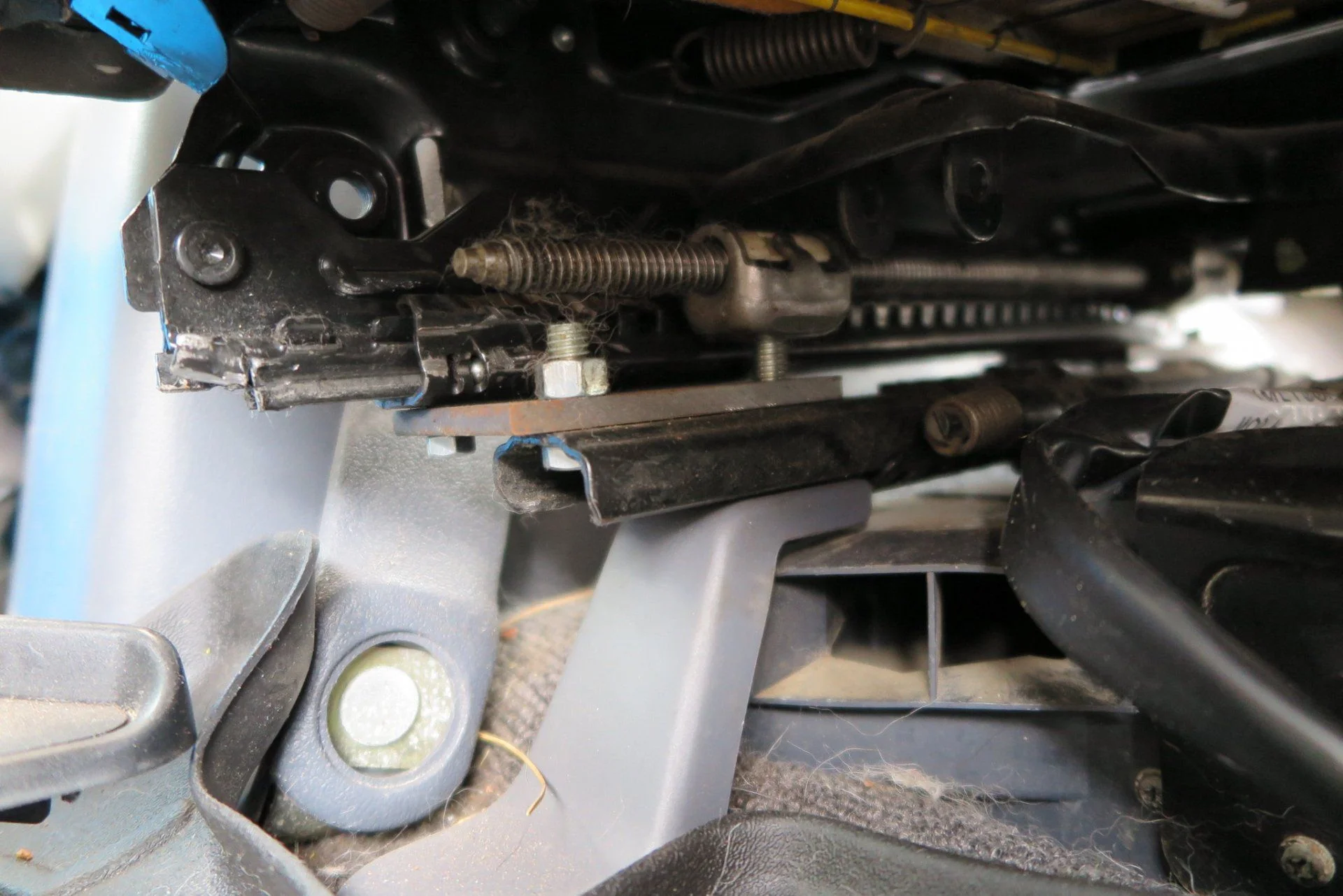 Seat rail 6