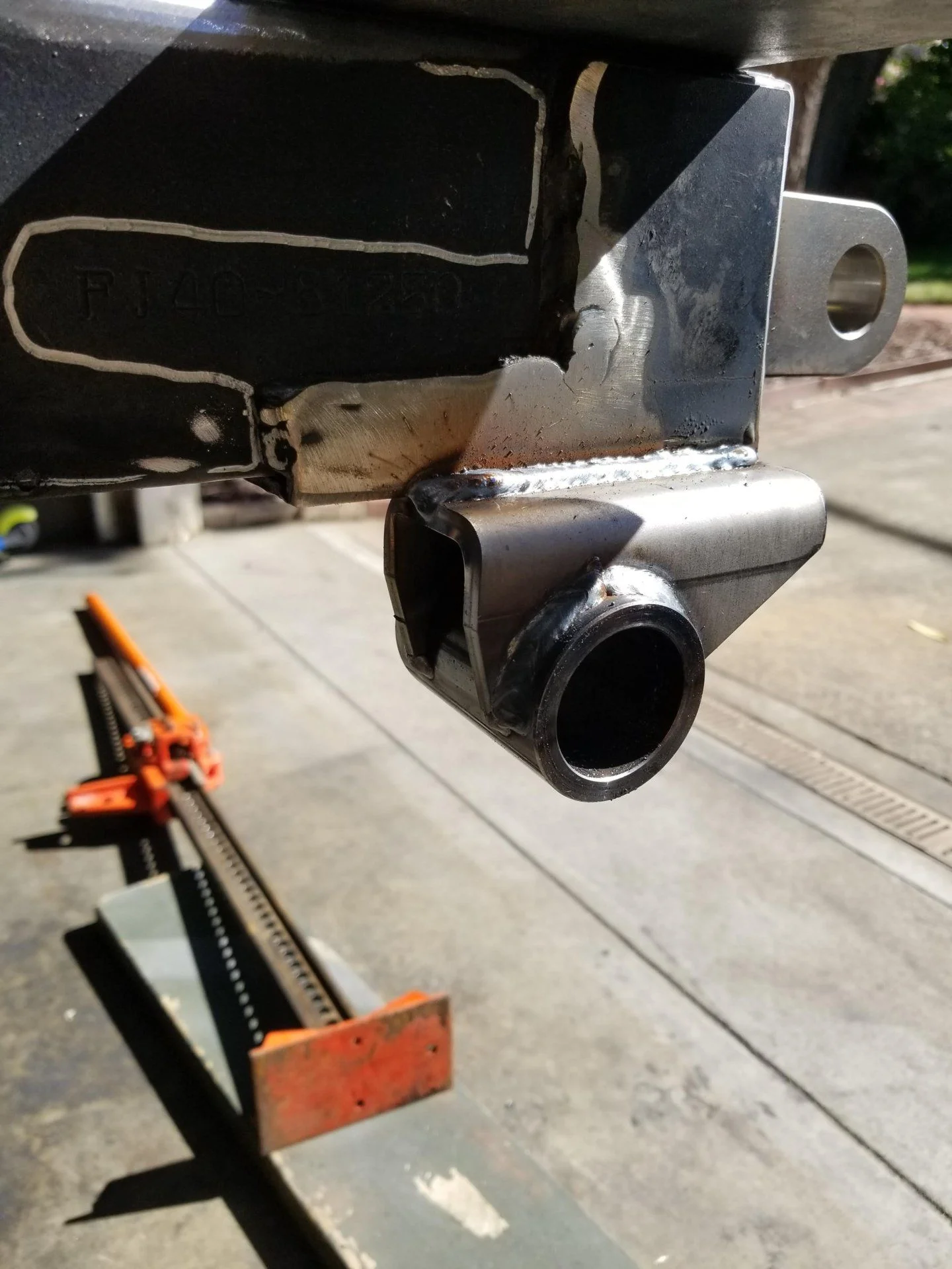 Shackle hanger
