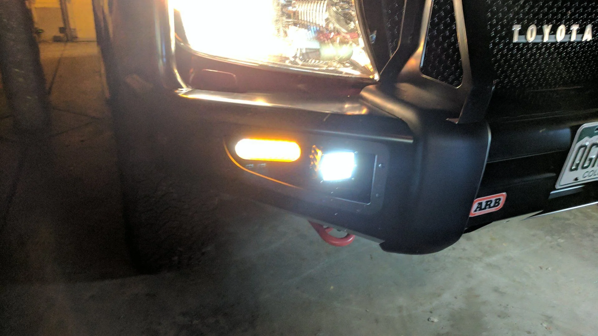 Slee fog light adapter with turn signal