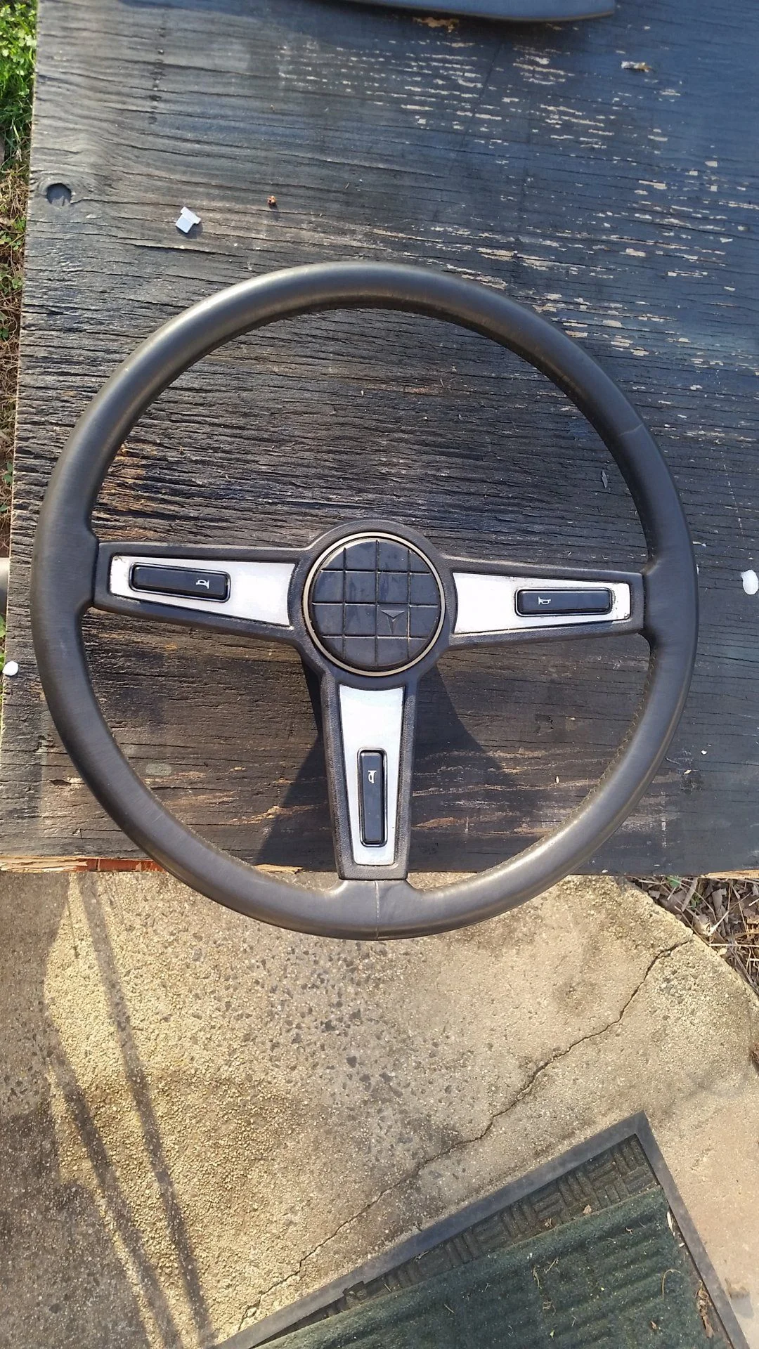 SR5 steering wheel