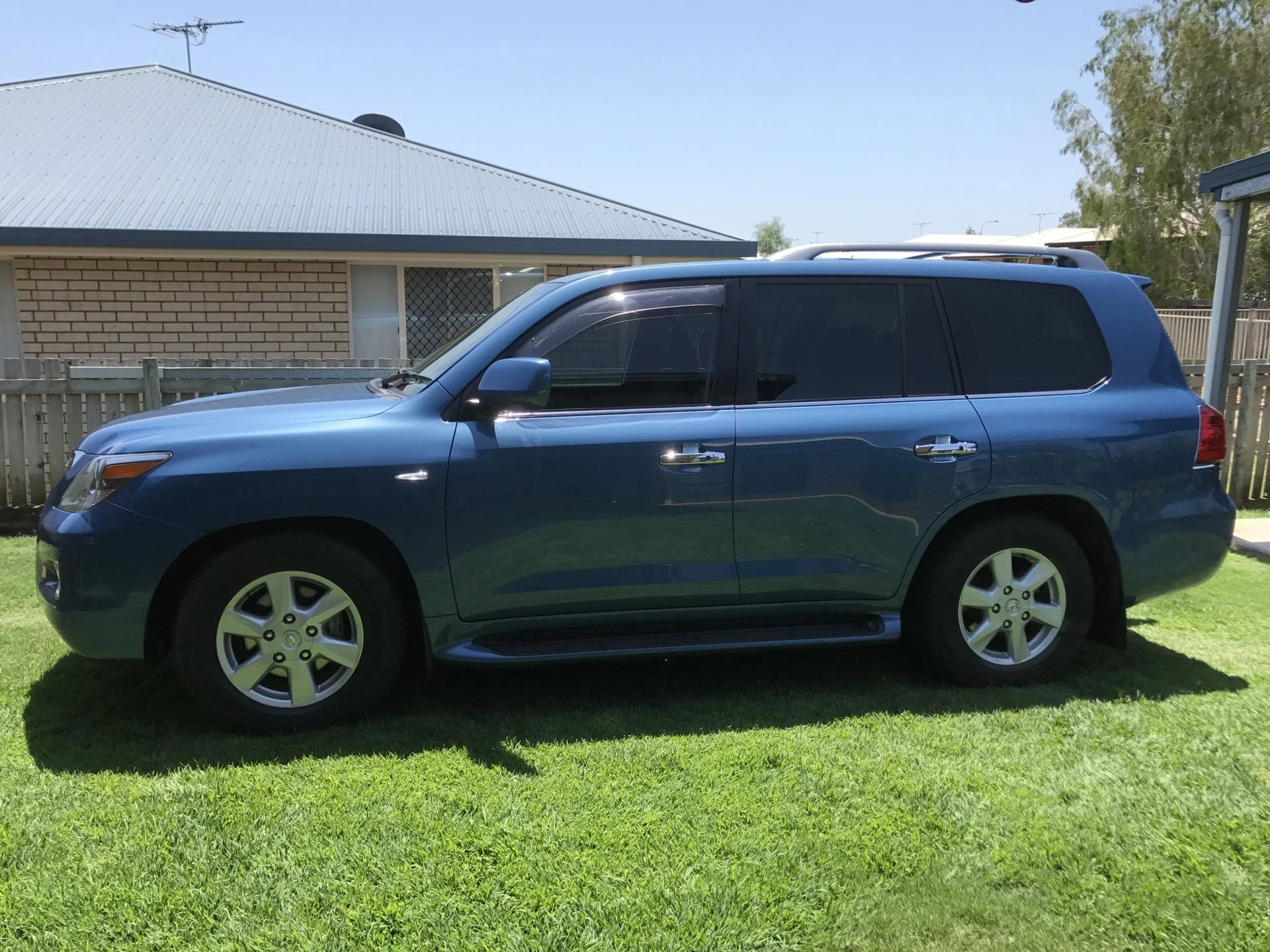 Stock 08 LX570