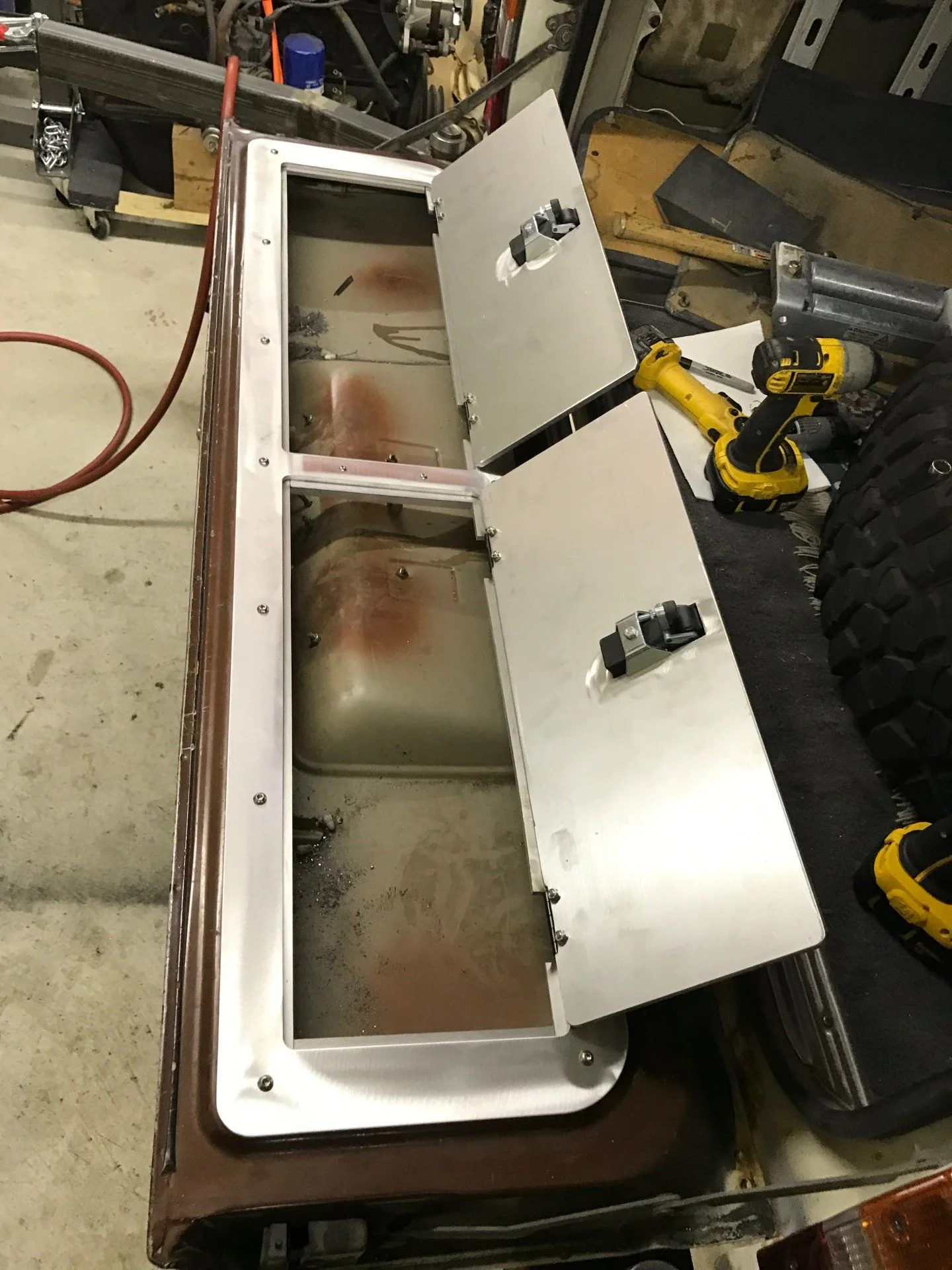 tailgate lid