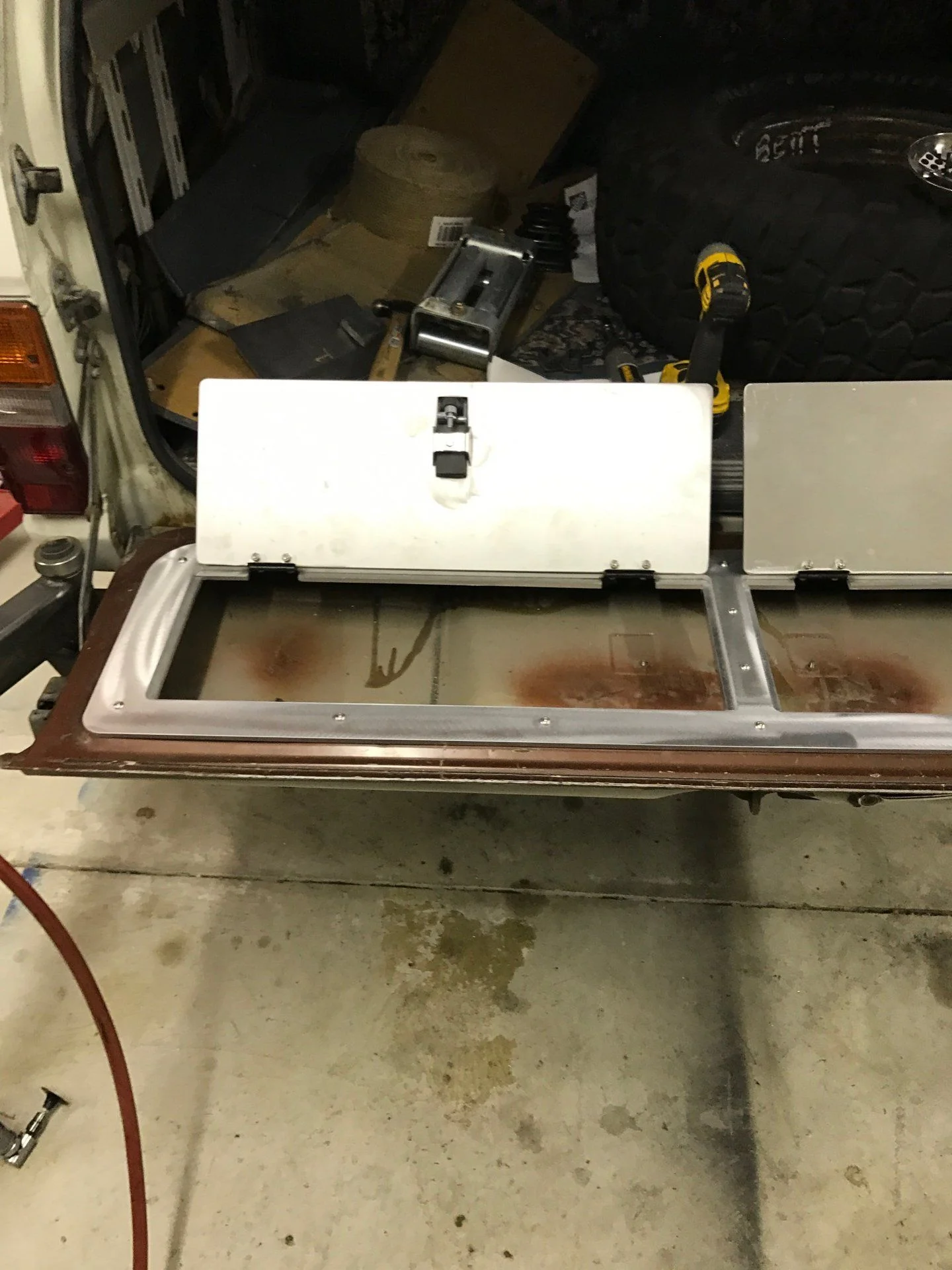 tailgate lid
