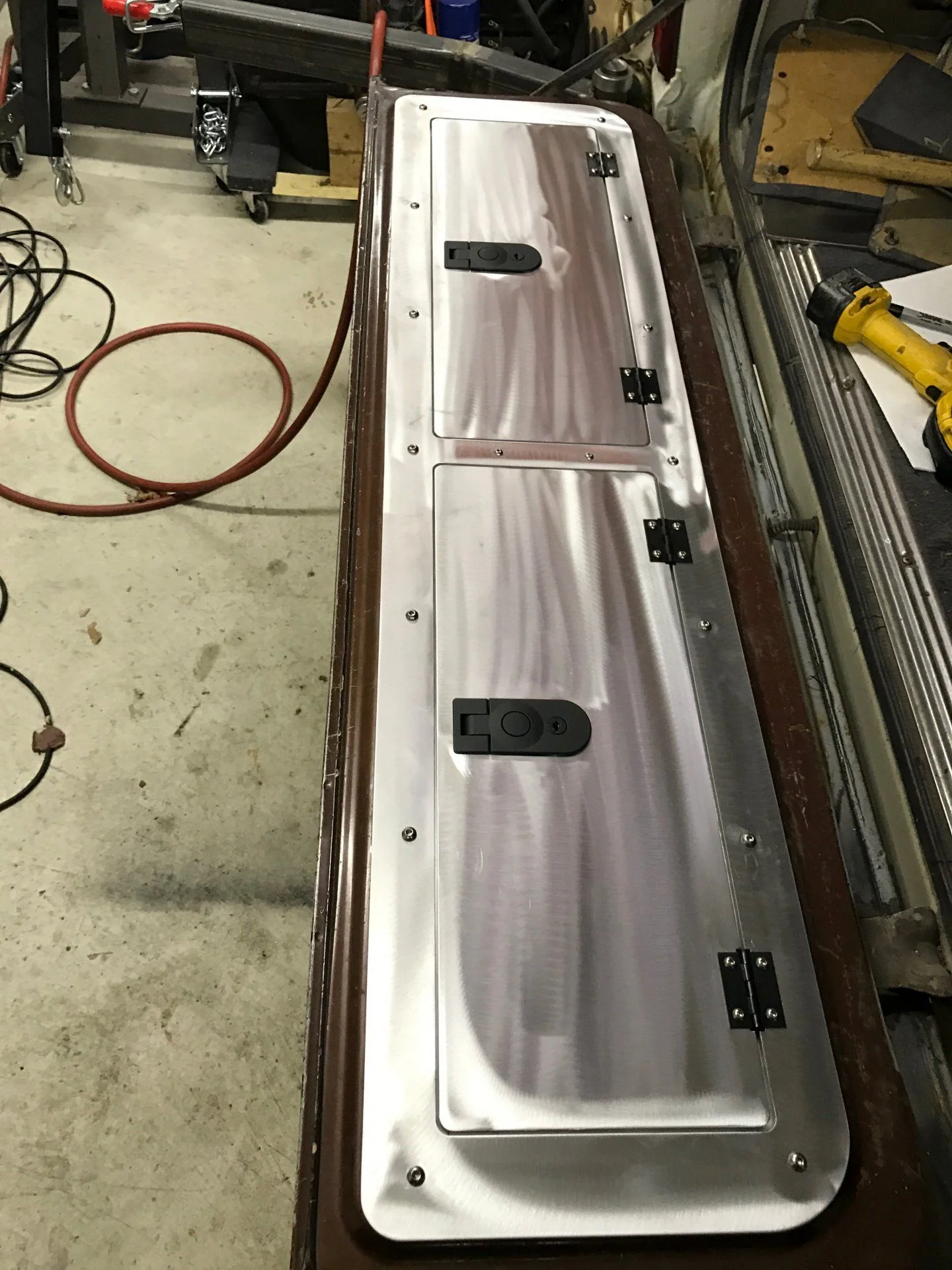 tailgate lid
