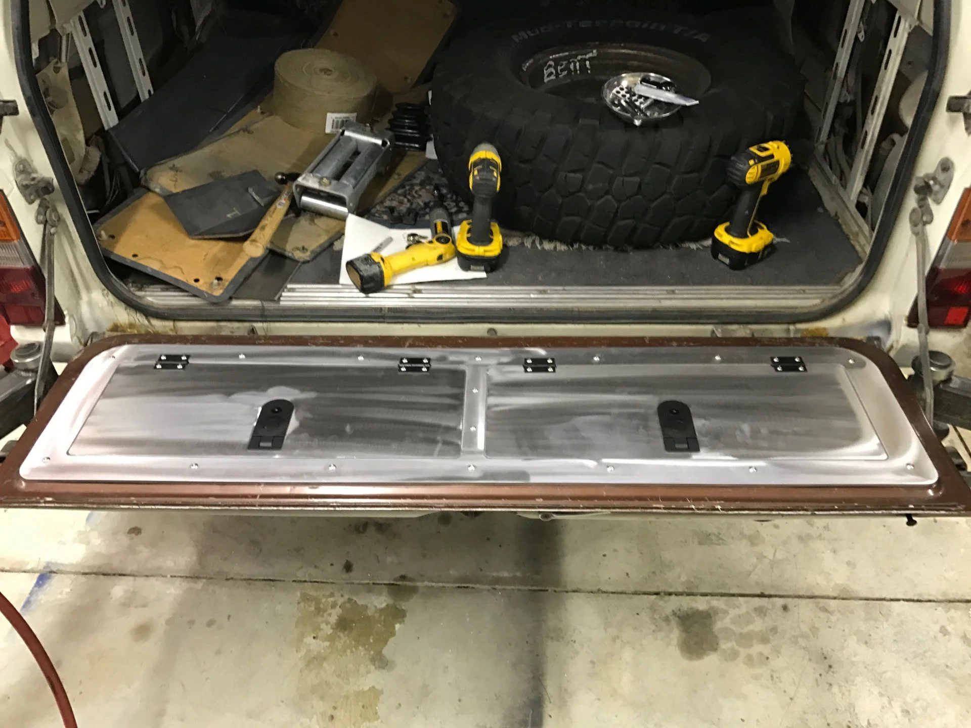 tailgate lid
