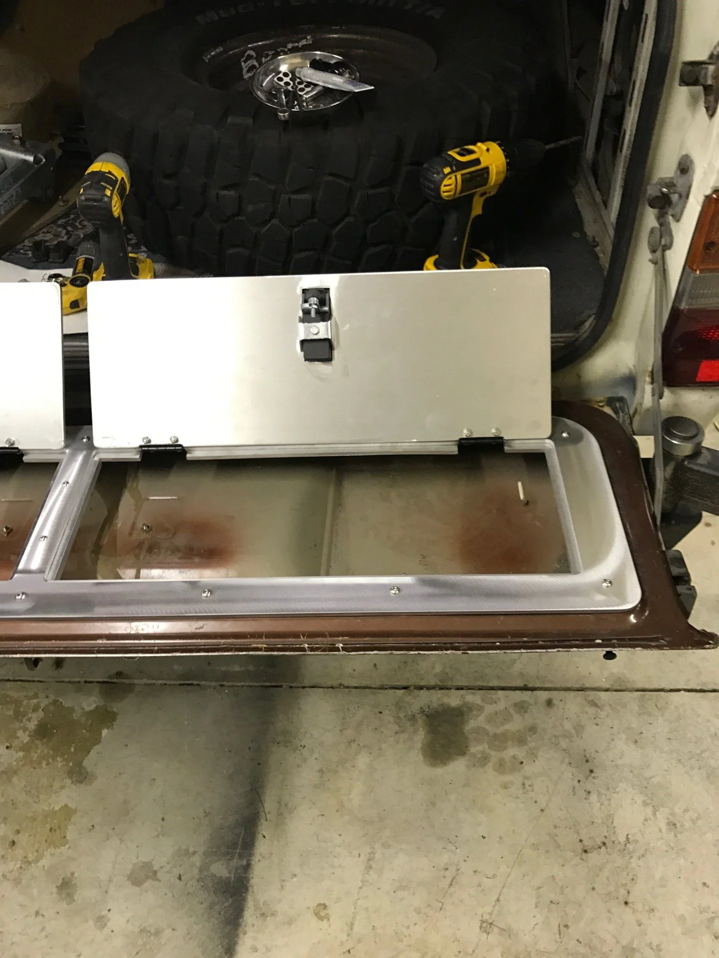 tailgate lid