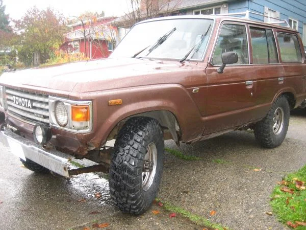 The Garrett Turbo charged bj60, has a 13bt turbo manifold and a gt-2052 turbo, autometer pyro and boost.