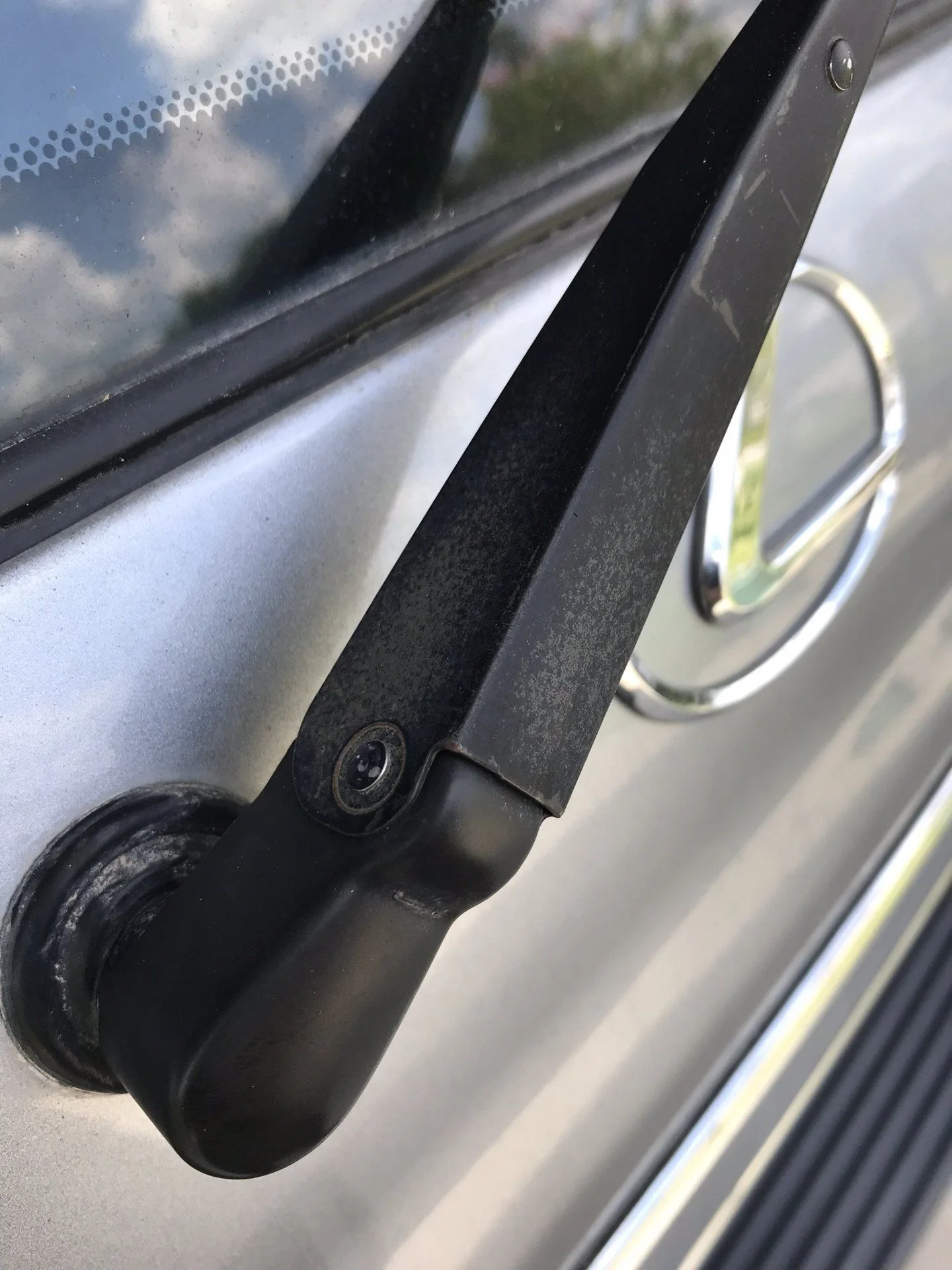 The rear wipers had the same oxidation as the fronts