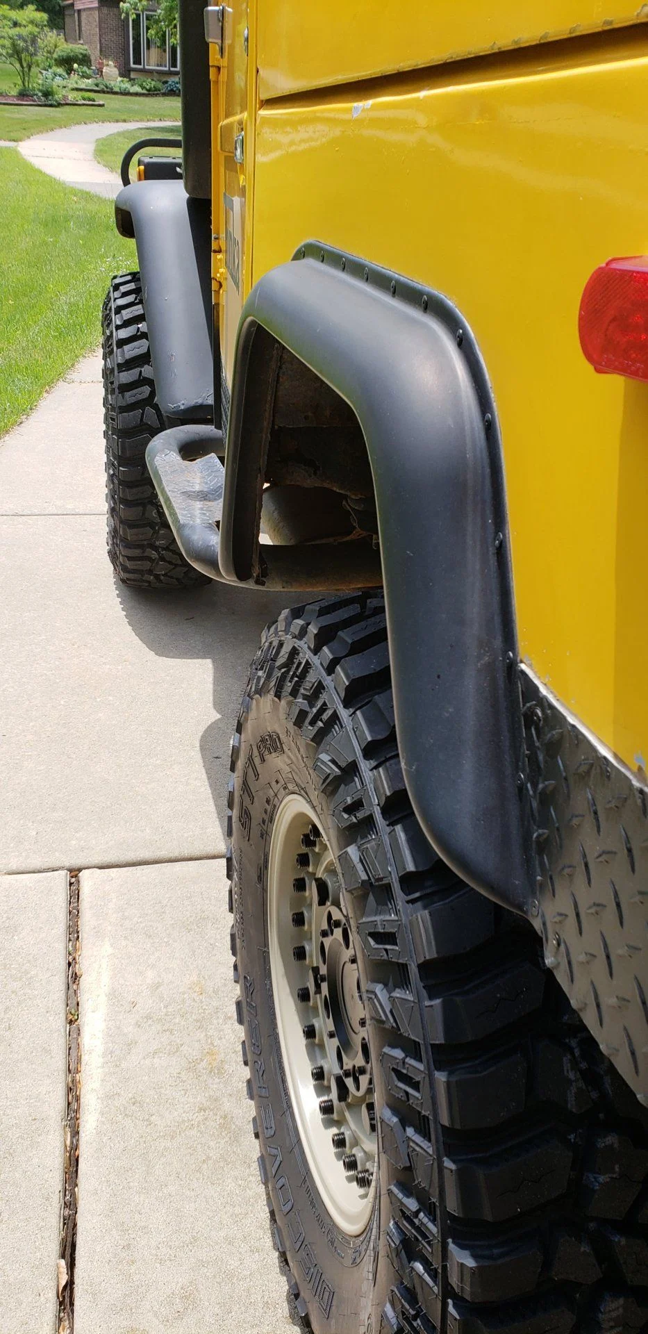 Tire stance of 17x9.5" rim with -18mm offset or 4.5" BS
