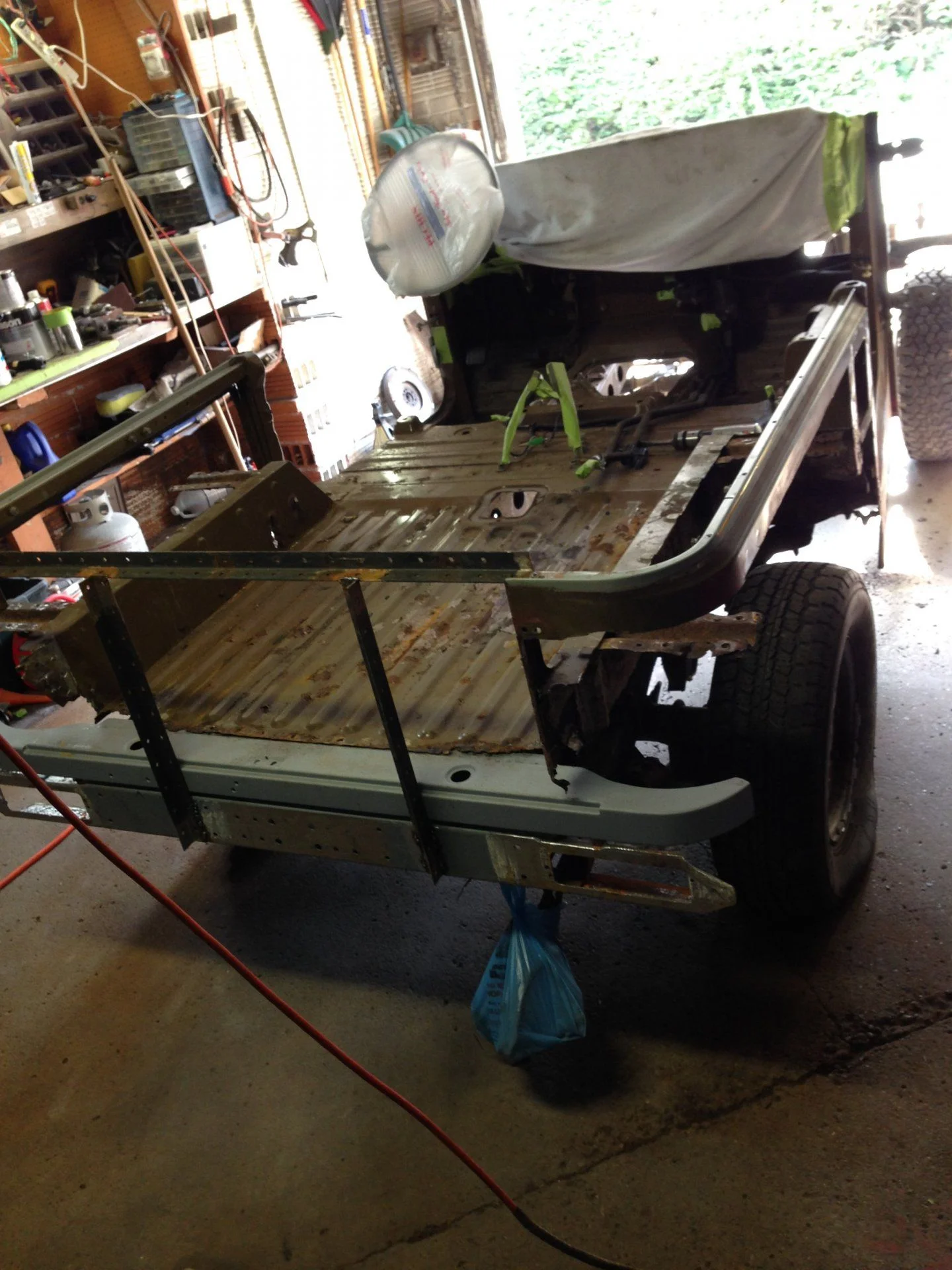 Tub no frame under rear view 5