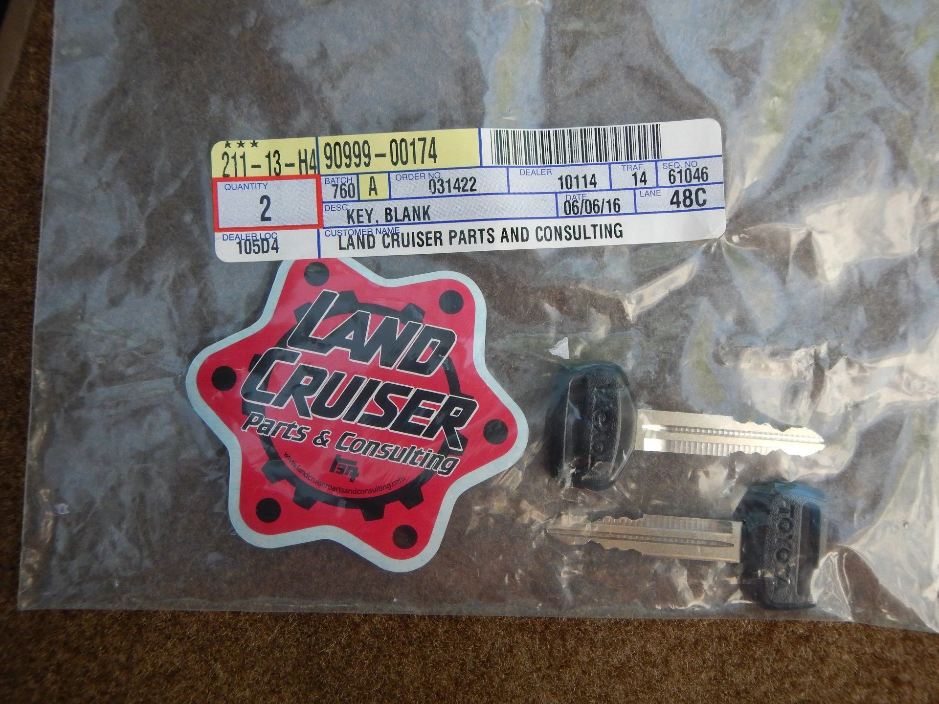 Two Toyota Keys and Sticker from Beno!