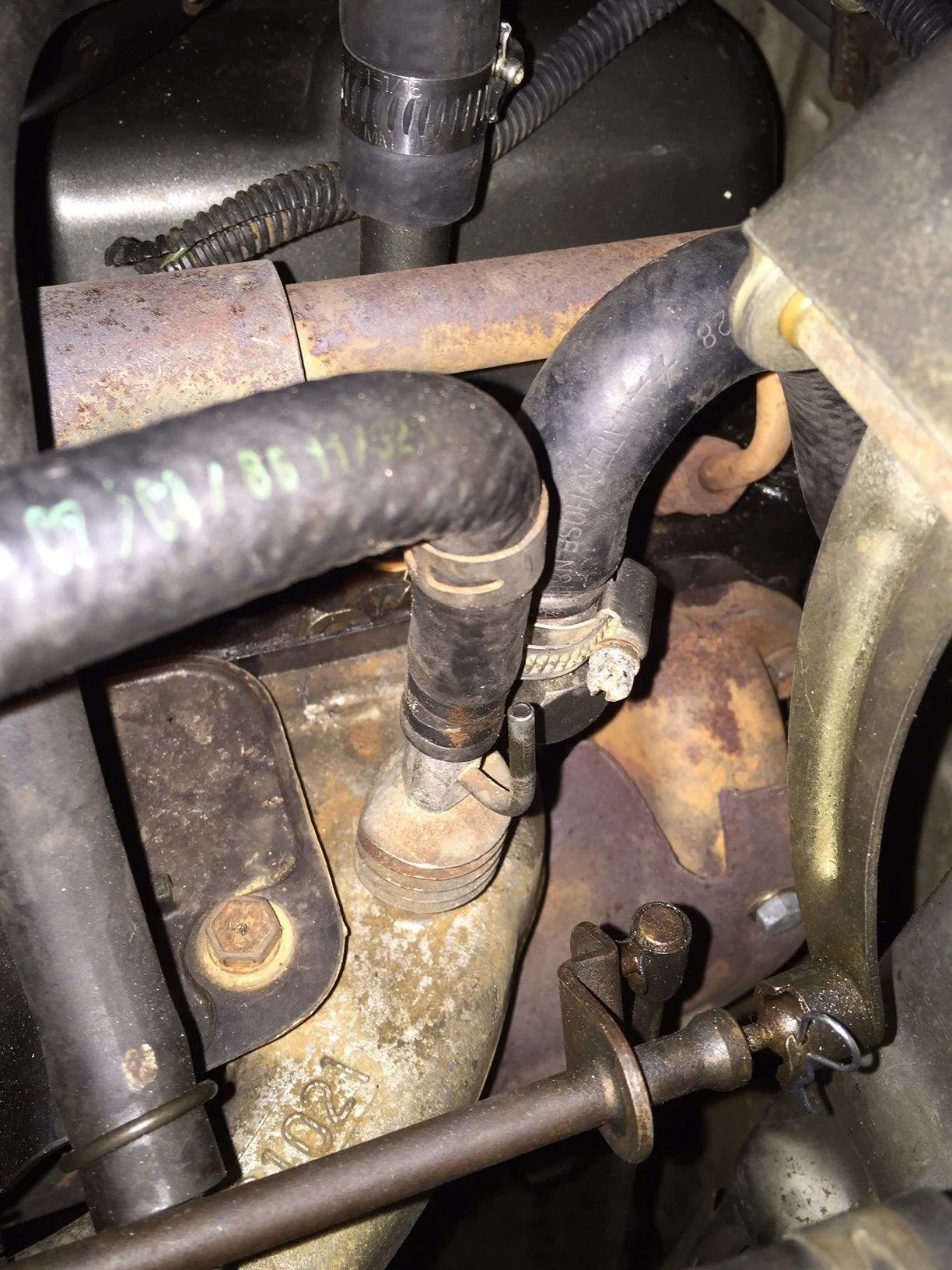 Vacuum port on intake manifold