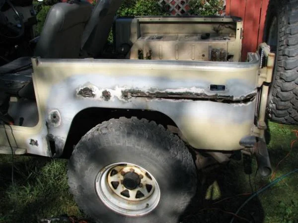 yep. That there's a hole. Quick cover up from PO to pass his safety, was rusting through the bondo for some reason.