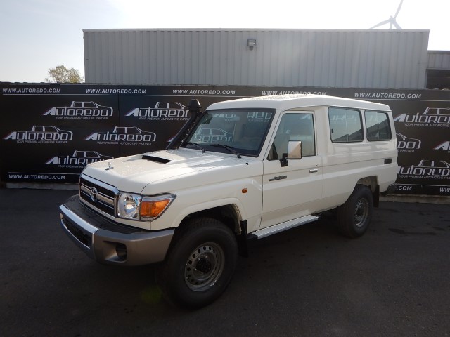 TOYOTA-LAND-CRUISER-VDJ78-9-SEATS-7.jpg