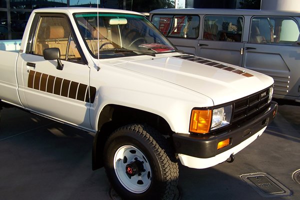 2006-11-01%20m_Clean_Hilux.jpg