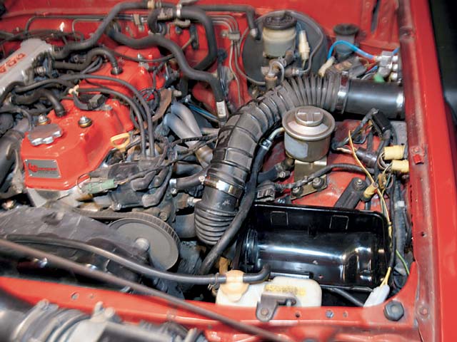 04084wd_08z+Toyota_Truck+Engine.jpg