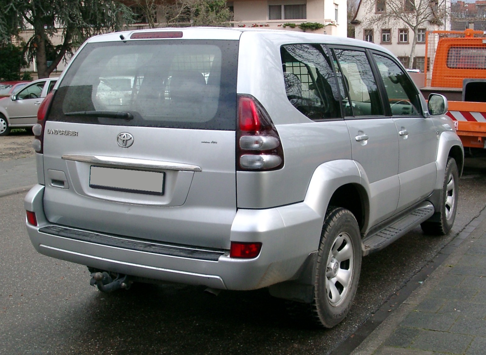 Toyota_Land_Cruiser_rear_20071126.jpg