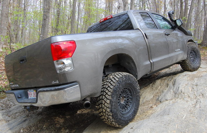 tundrahutchinson3.jpg