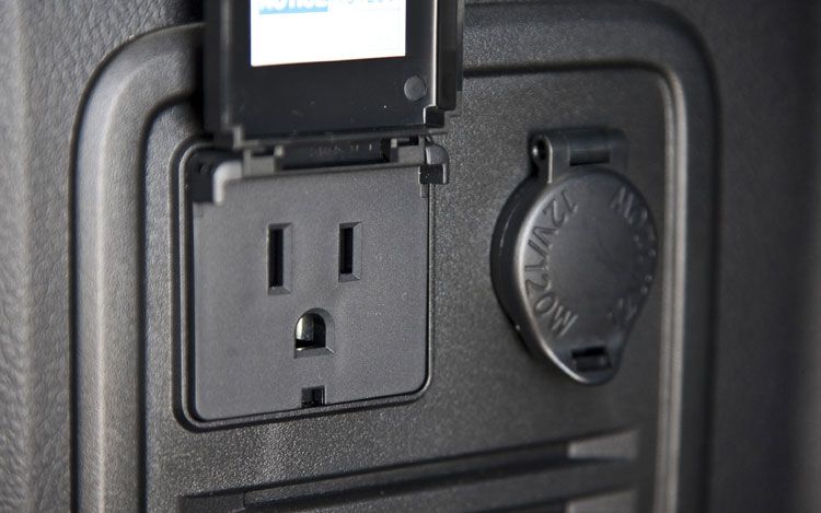 163_099_15z+2010_toyota_4runner+power_outlet.jpg