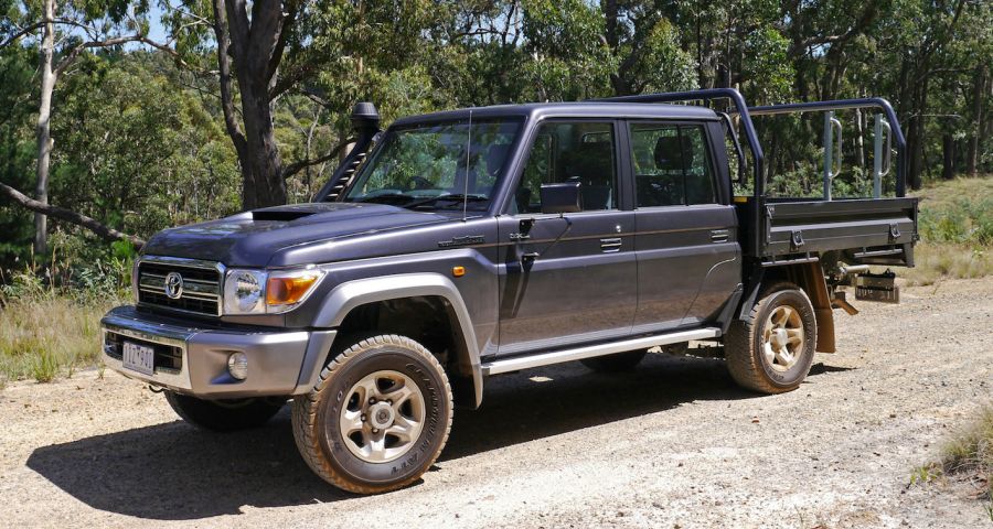 2017_toyota_landcruiser_79_01-0304-900x480.jpg