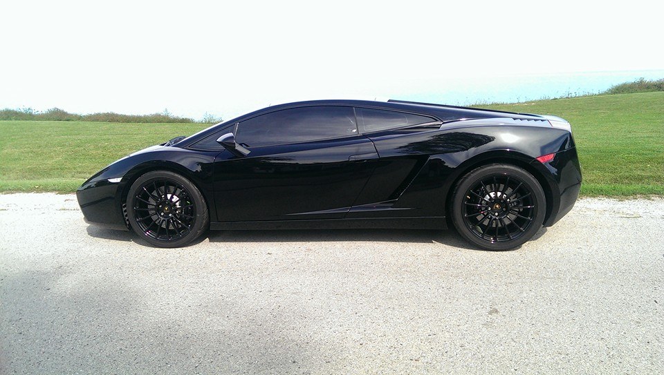 lambo_black_wheels.jpg