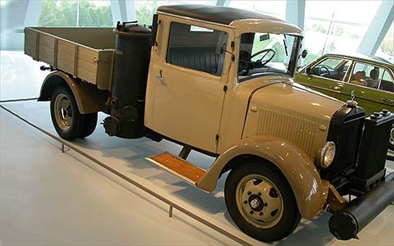 112_0607_mbt_20zmercedec5w.jpg