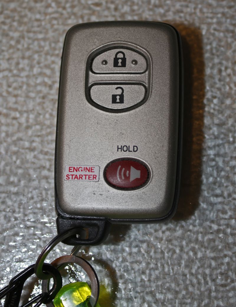LC200KeyFob_02APR17_zpskakvpxns.jpg