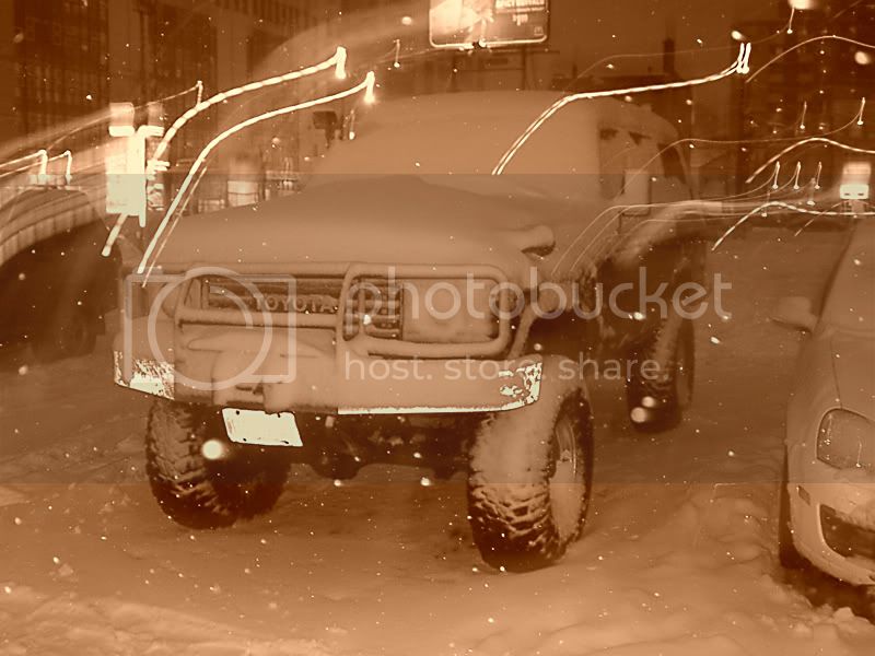 83BJ60_snowy_night.jpg