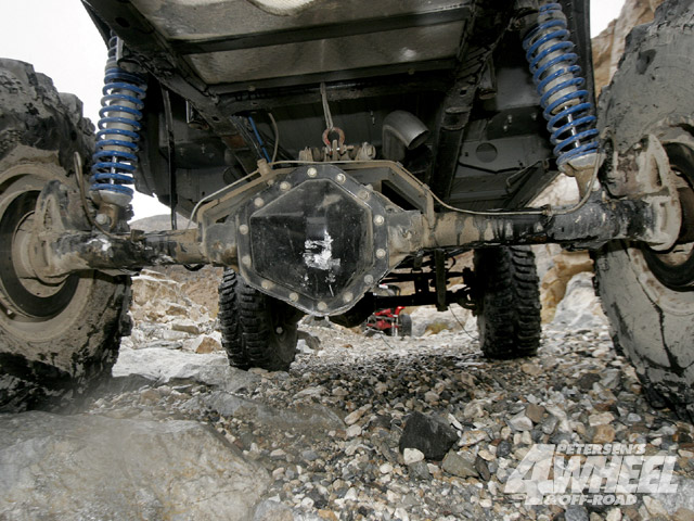 131_0903_01_z+1974_ford_bronco+rear_axle.jpg