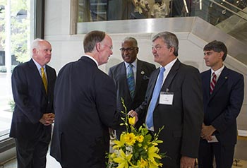 2Cancer_center_ribbon_cutting_s.jpg