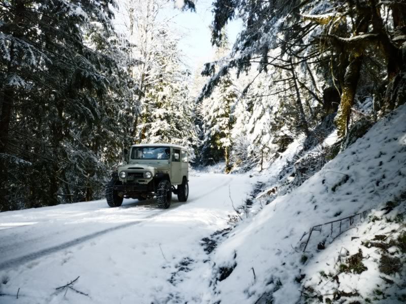 FJ40inthesnow.jpg