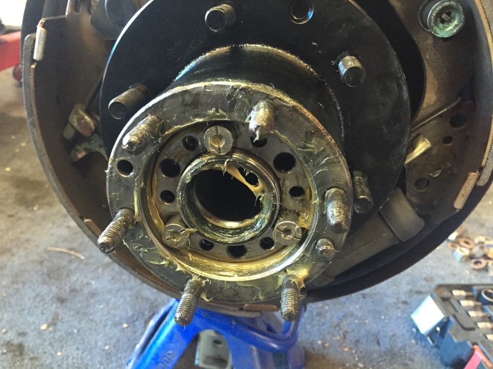 Axle%20Rebuild%2025_zpsg73tmmkp.jpg