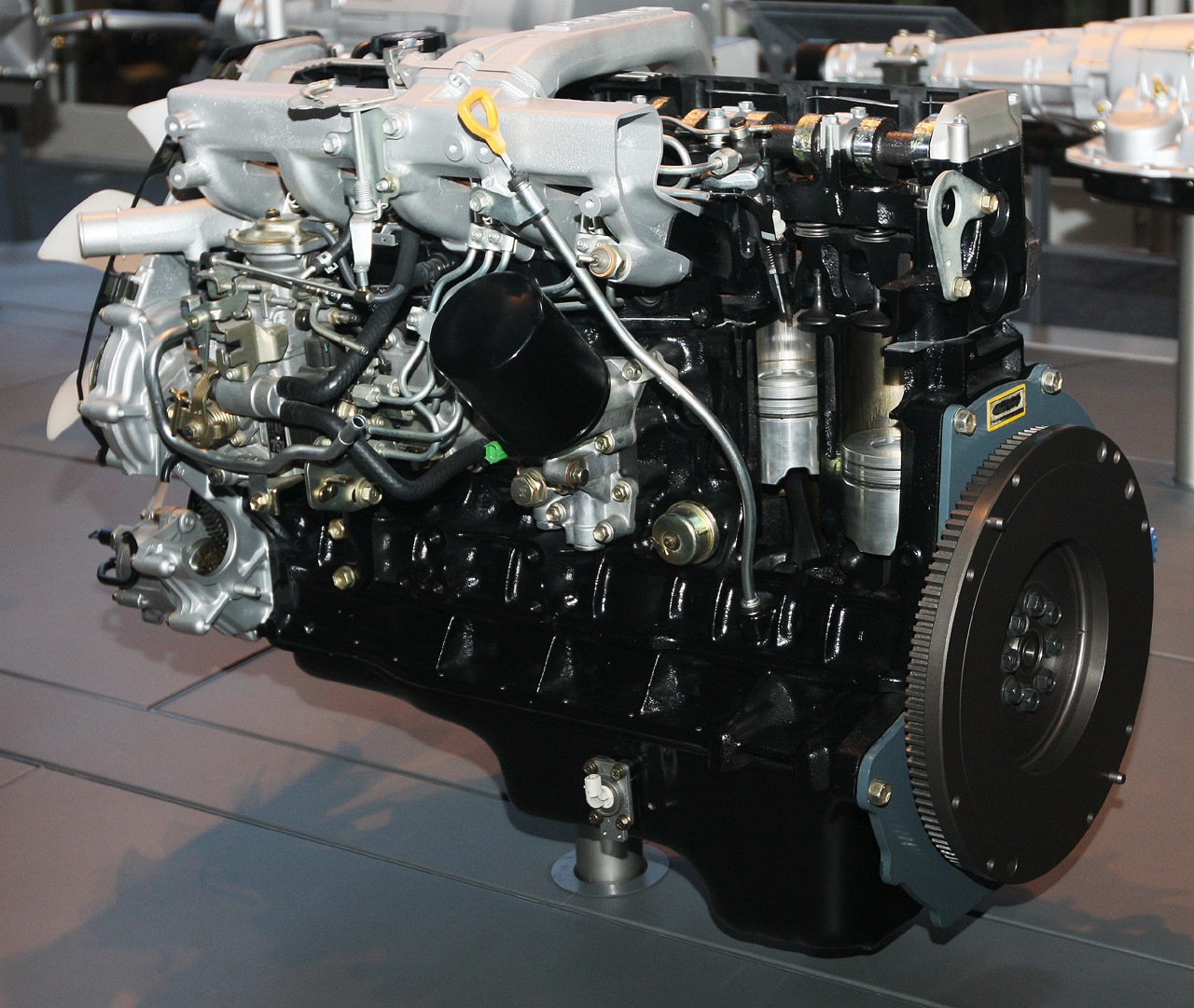 1989_Toyota_1HD-T_Type_engine_rear.jpg