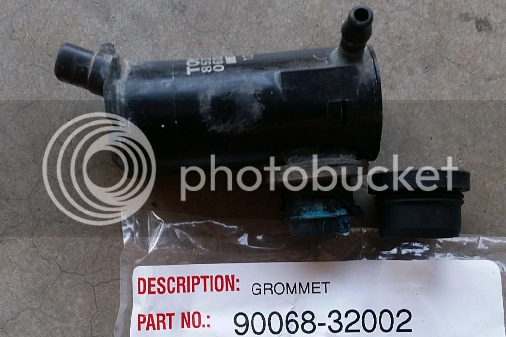 Washerpumpgrommet.jpg~original