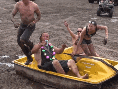 xPY9JgTK2UOkIuroIKCw_Beer-Boat-Fail.gif