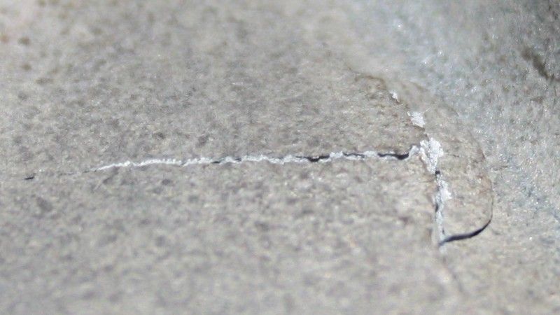 crack-L.jpg