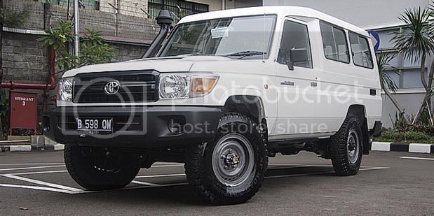 LANDCRUISERSERIES7010_zpsc9e03d4b.jpg
