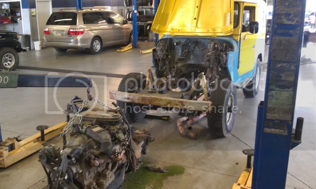 fj40frontengineout.jpg