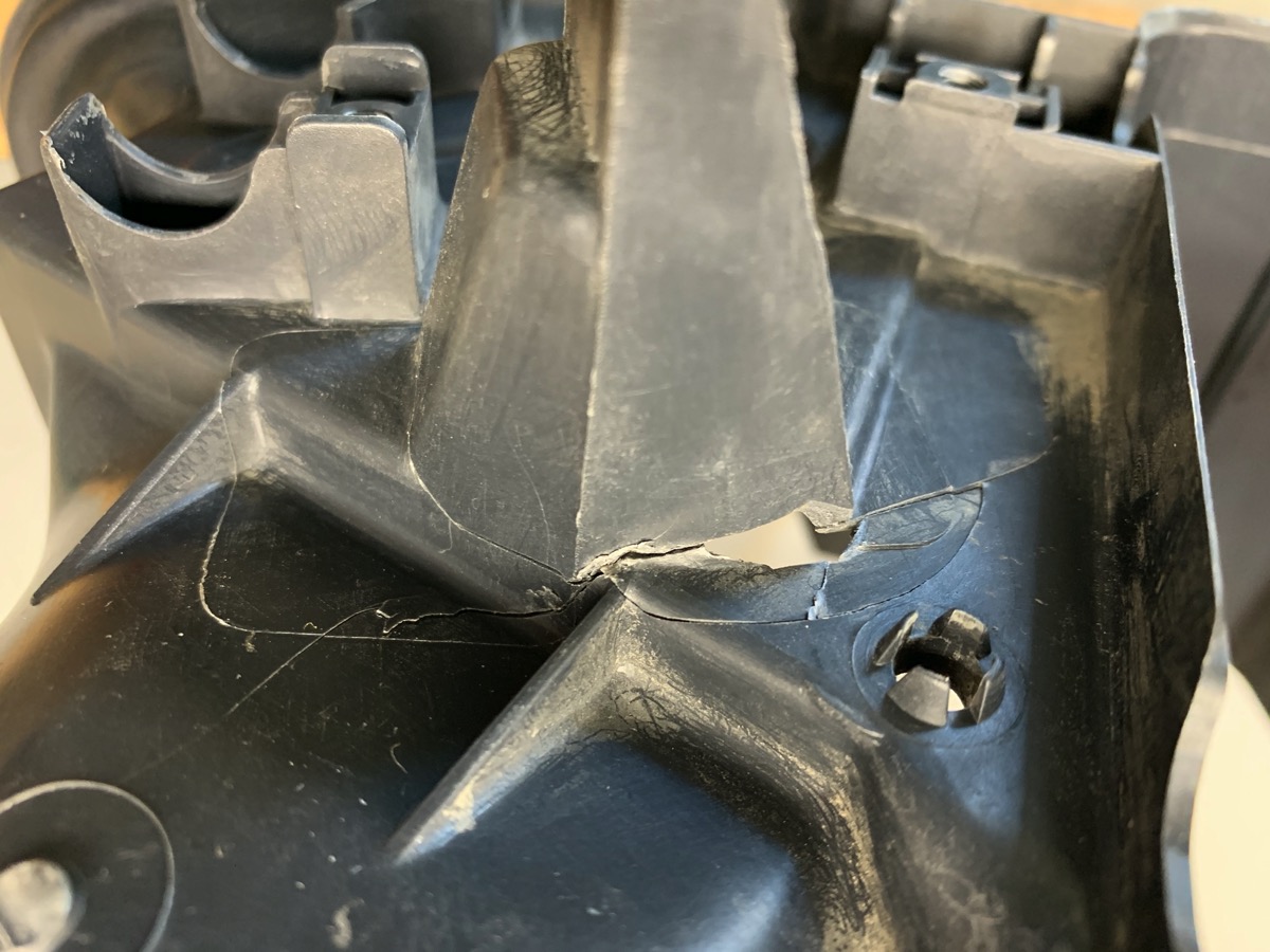 551crackedcase.jpg