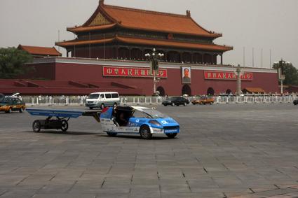 thumb_cn-37-tienanmen425.jpg