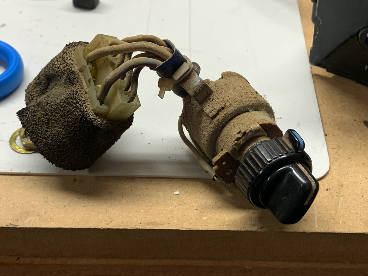 MUD_HVAC_10acswitch.jpg