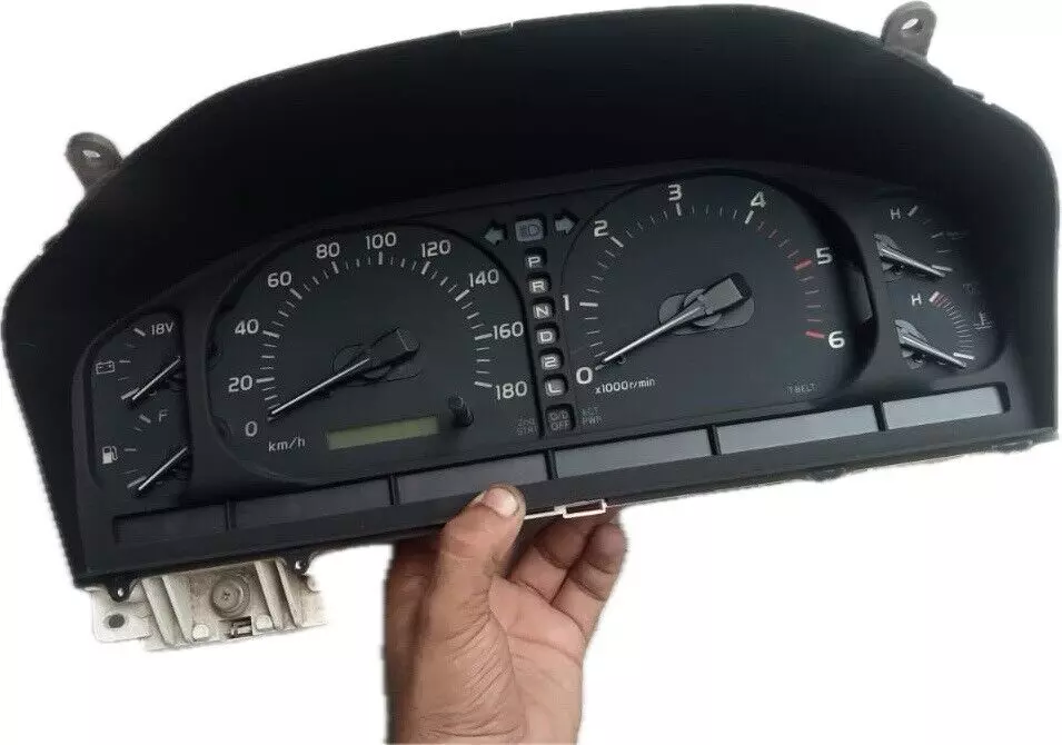Toyota Land Cruiser 100 Series Instrument Gauge Cluster Speedometer Diesel 1HD-T - Picture 1 of 16