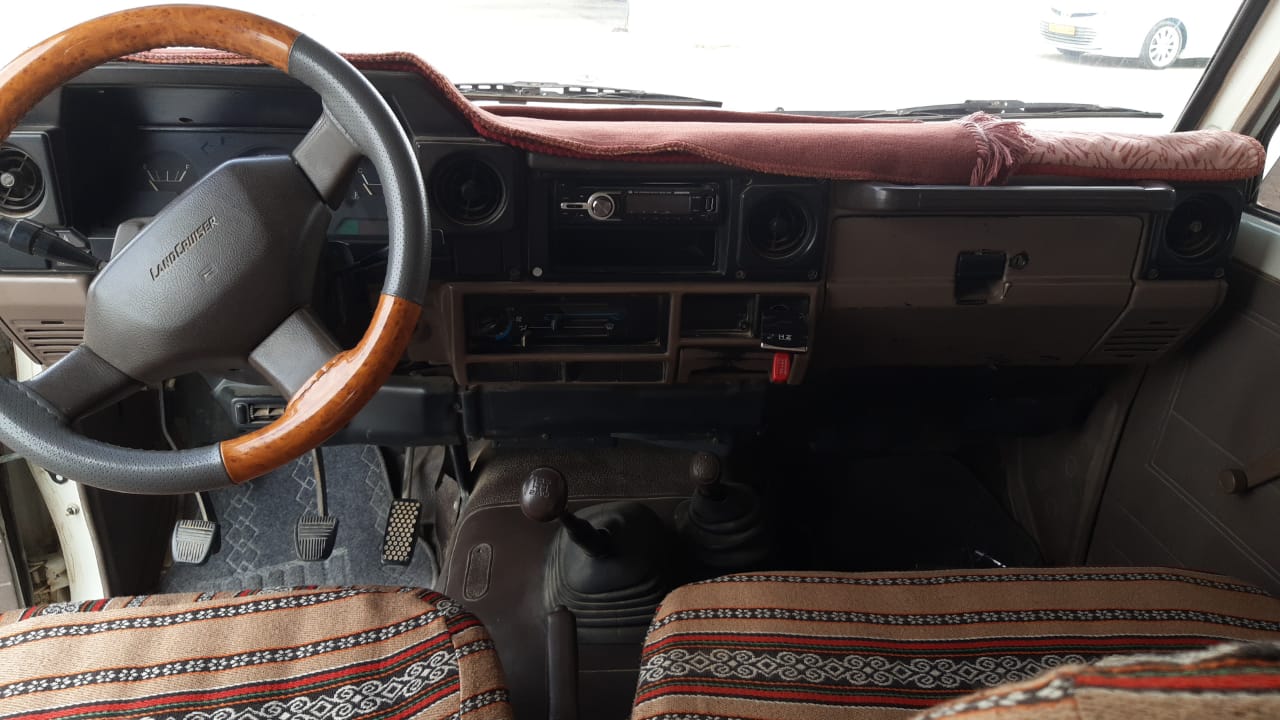 008 - interior.jpg