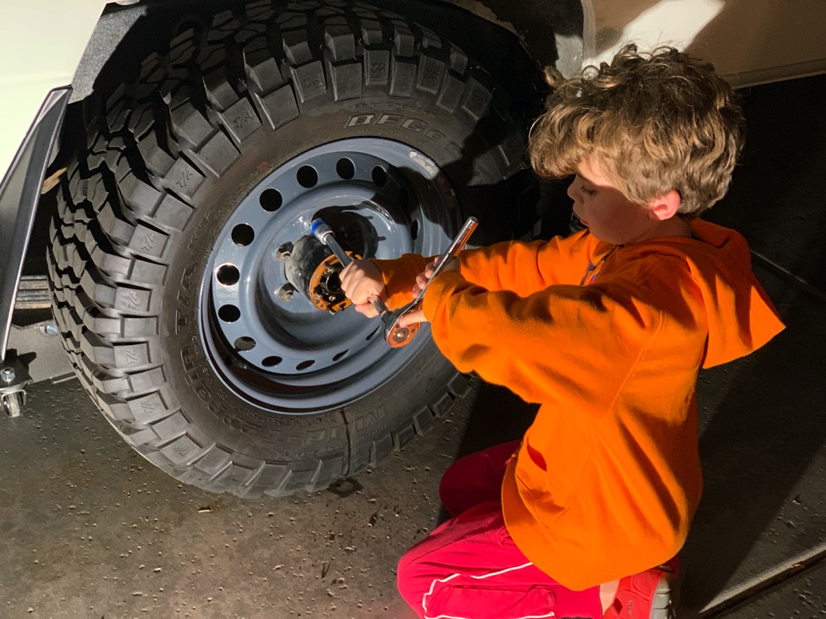 225lugs.jpg